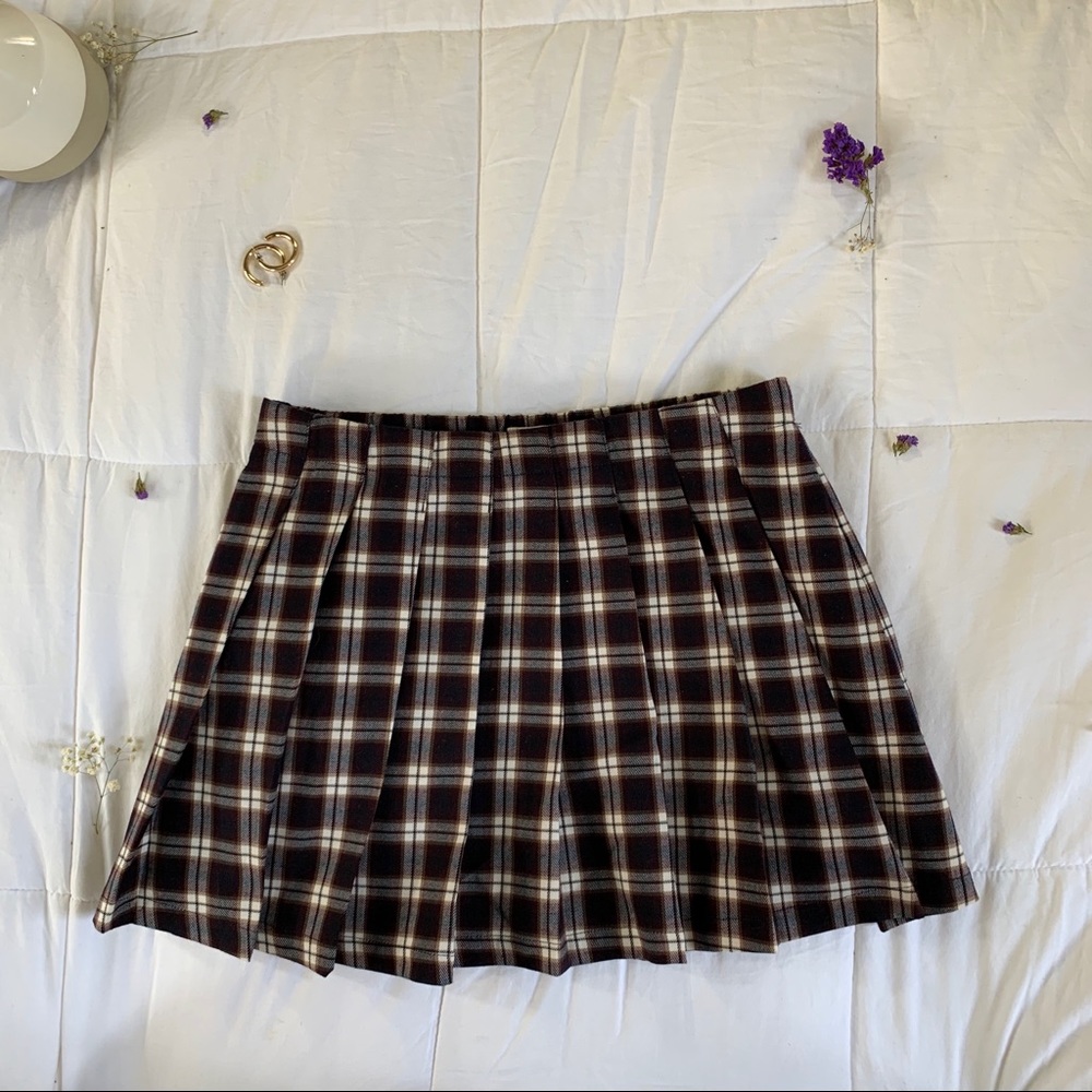 Perfect for fall Forever 21 plaid skirt! 👜